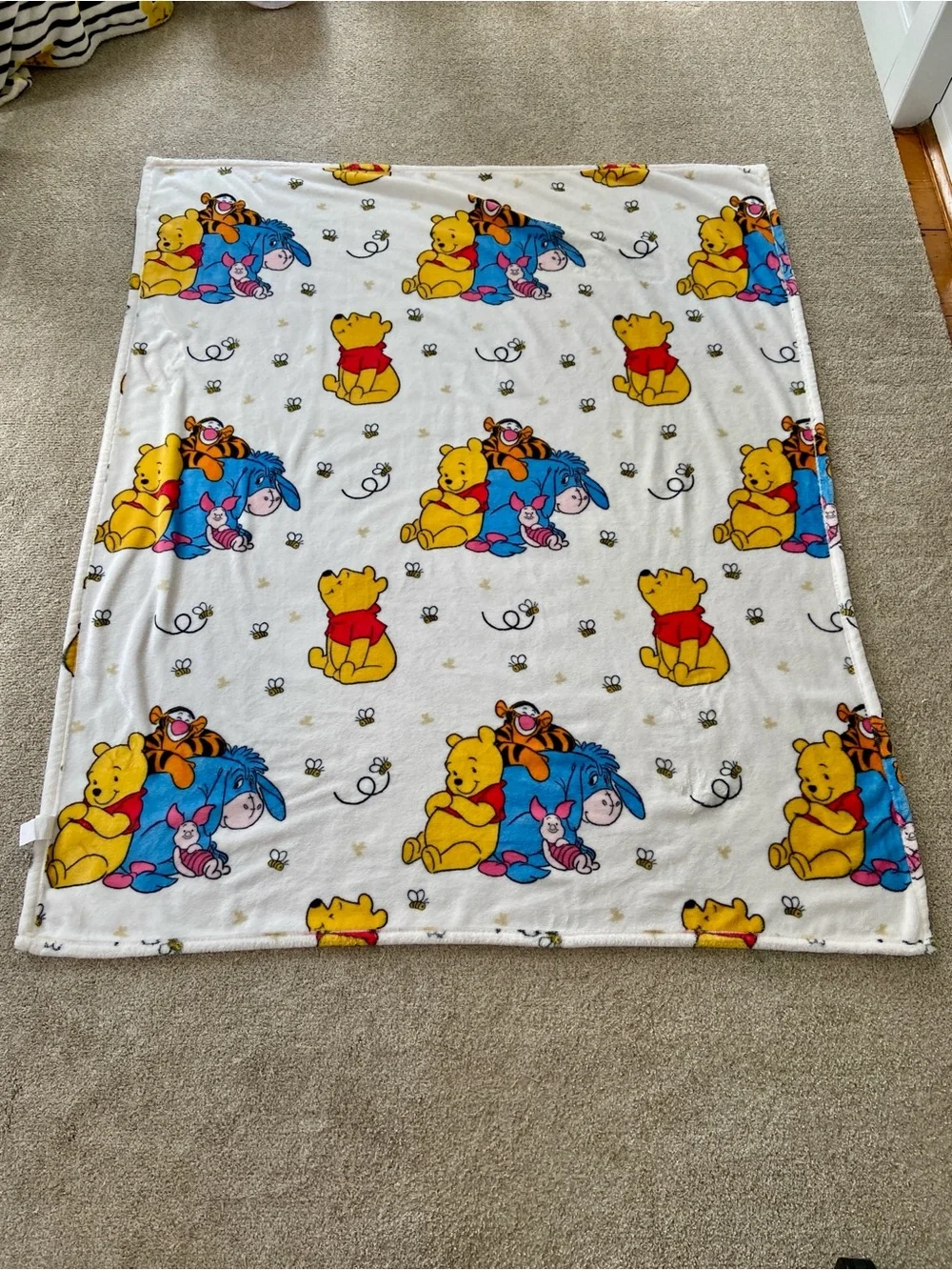 Disney Winnie the Pooh Fleece Throw Blanket White Pooh Tigger Eeyore Piglet